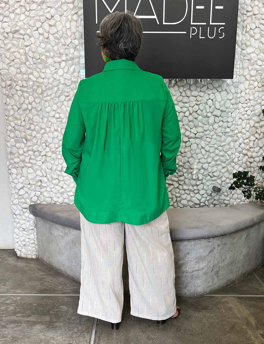 Camisa Plus Size com Barra Larga de Linho