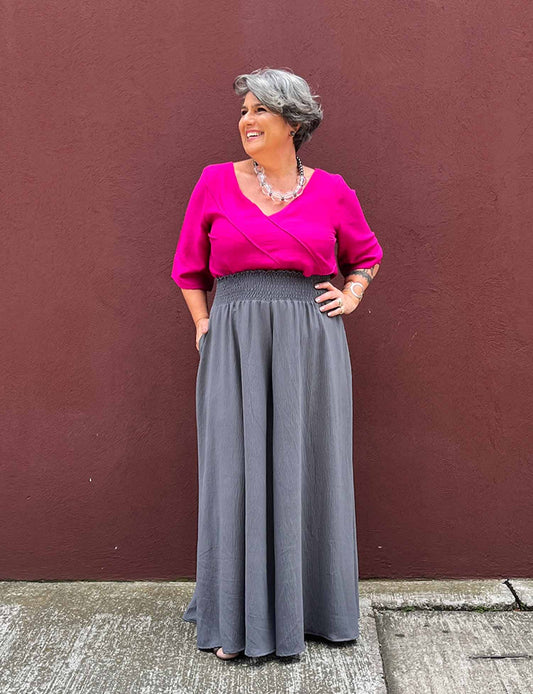 Calça Plus Size Ampla Lisa