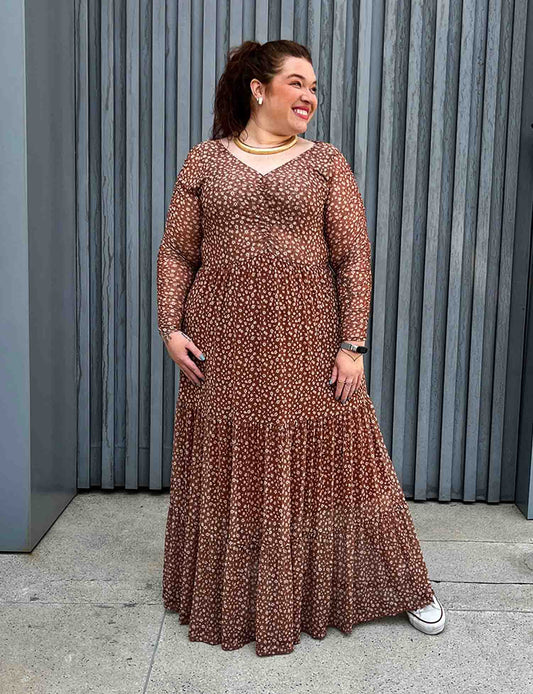 Vestido Longo Plus Size de Tule com Manga Longa