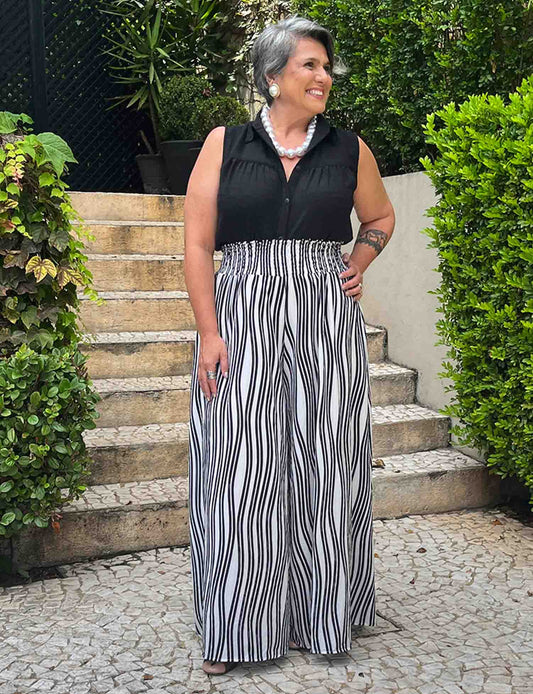 Calça Ampla Plus Size Estampada Listrada