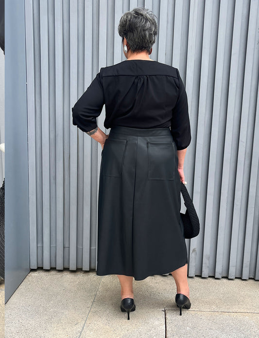 Saia Midi Plus Size de Couro com Ziper Frontal
