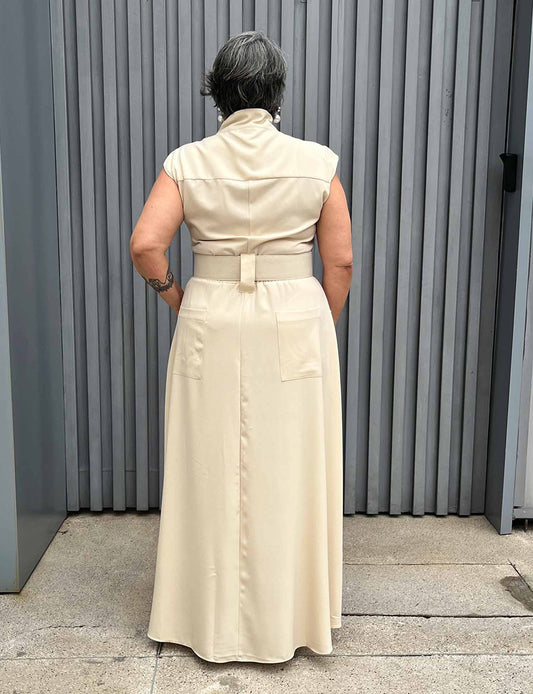 Vestido Longo Plus Size Utilitário Manga Curta Off