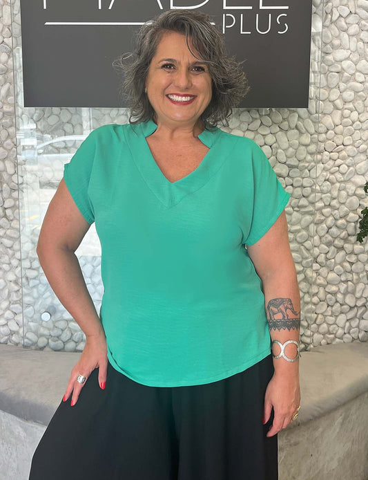 Blusa Plus Size Manga Japonesa com Gola