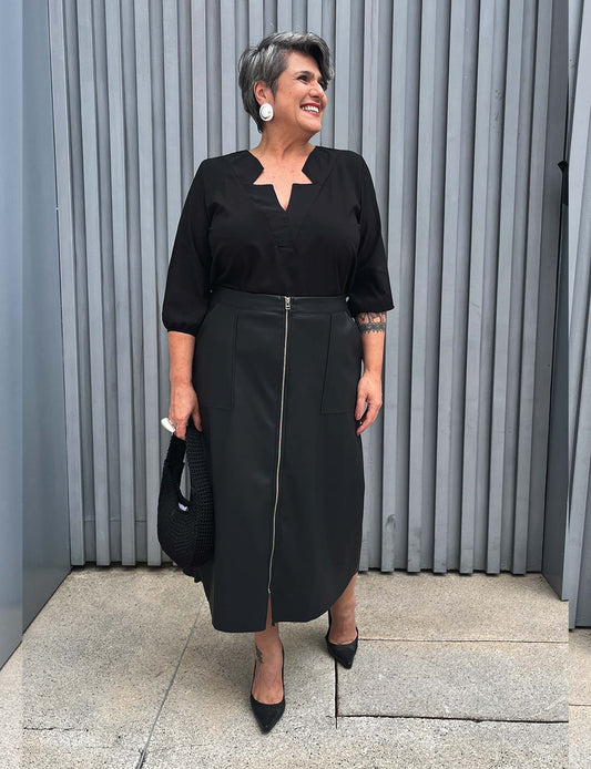 Saia Midi Plus Size de Couro com Ziper Frontal