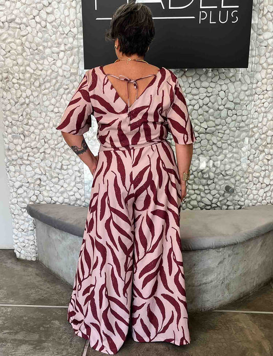Macacão Pantalona Plus Size com Lastex Bege e Vermelho