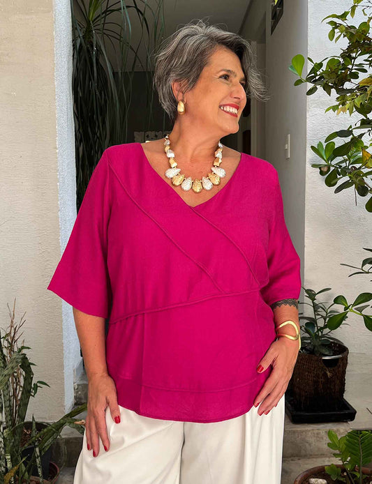 Blusa Plus Size com Recorte Manga Curta