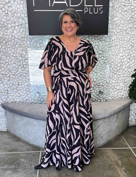 Macacão Pantalona Plus Size com Lastex Preto e Bege