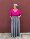 Calça Plus Size Ampla Lisa