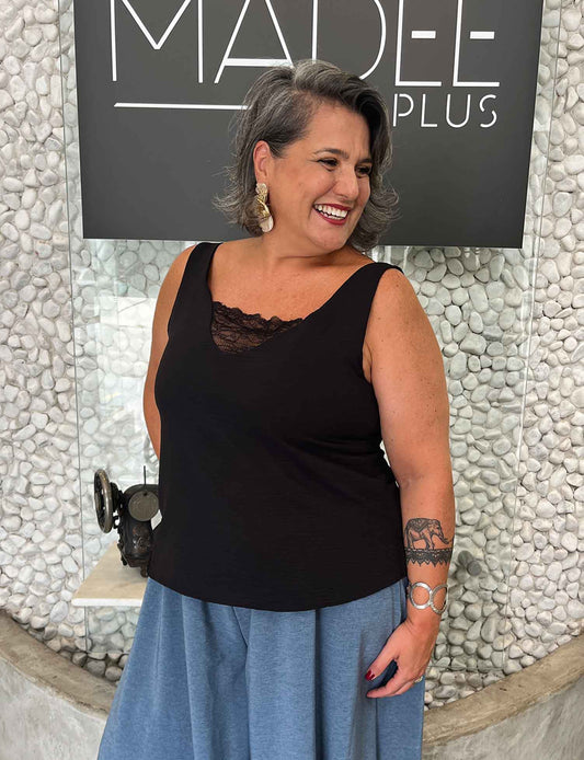 Blusa Regata Plus Size com Renda no Decote
