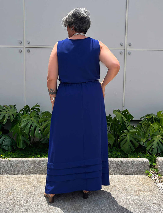 Saia Longa Plus Size com Pregas na Barra Azul