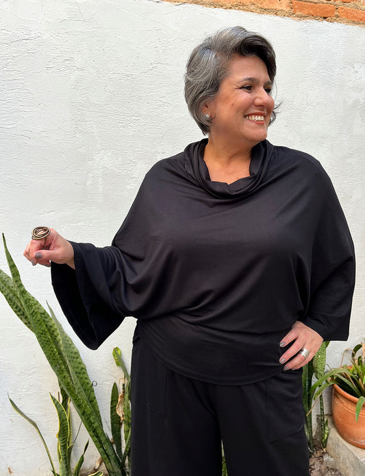 Blusa Ampla Manga Longa Plus Size com Gola