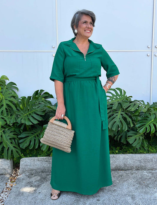 Vestido Plus Size com Gola e Zíper