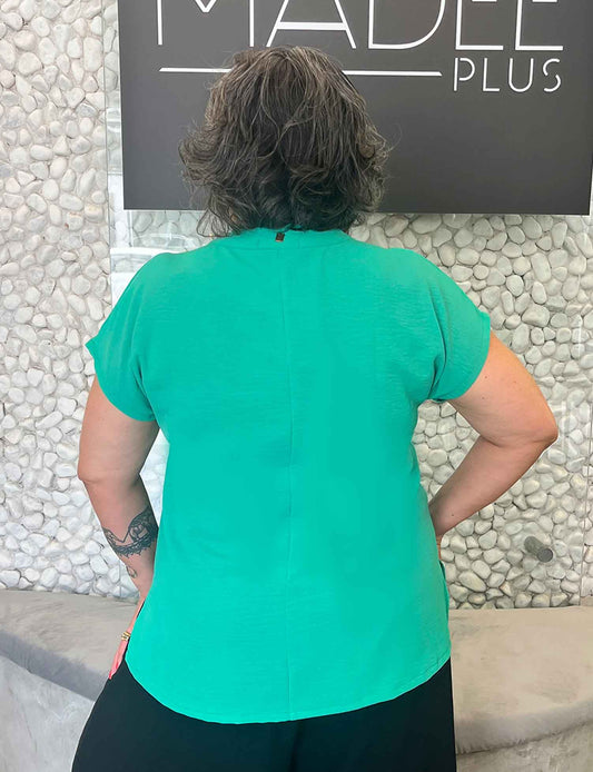 Blusa Plus Size Manga Japonesa com Gola