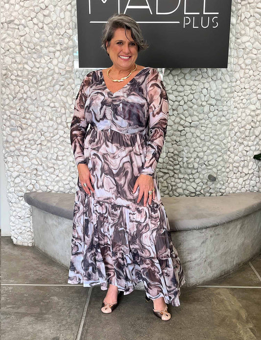 Vestido Longo Plus Size de Tule com Manga Longa