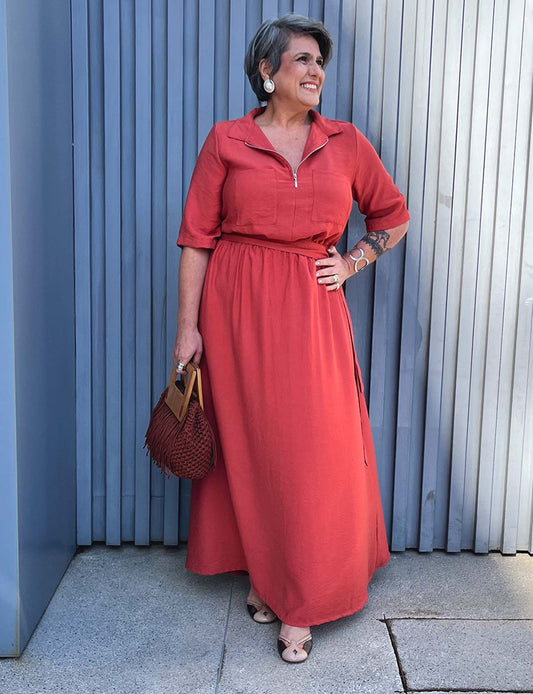 Vestido Plus Size com Gola e Zíper