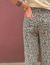 Calça pantalona onça