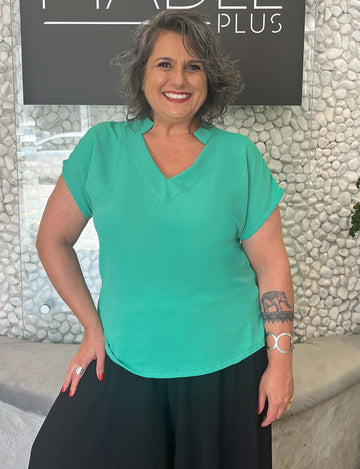 Blusa Plus Size Manga Japonesa com Gola