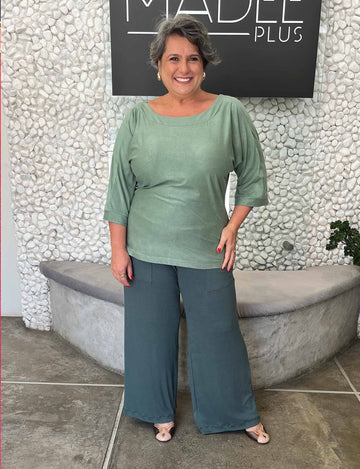 Blusa de Malha Plus Size Manga 7/8 Decote Canoa