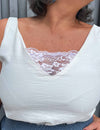 Blusa Regata Plus Size com Renda no Decote